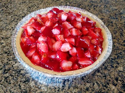 Easy Strawberry Pie and Glaze Sunshine and Munchkins