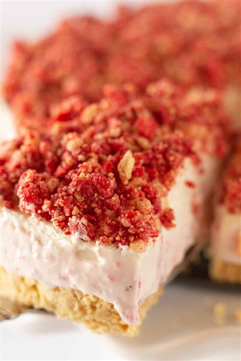 Tall Easy Strawberry Crunch Cake YouTube Crunch cake, Strawberry